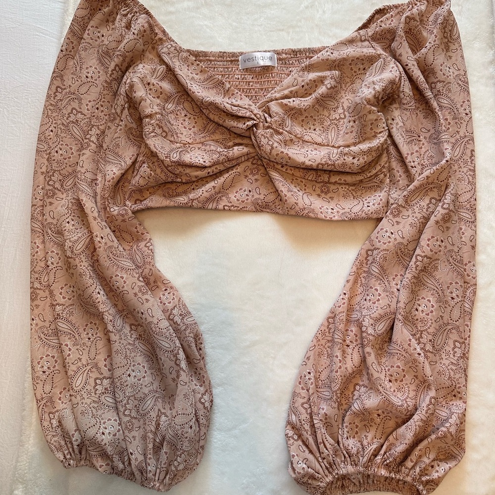 Vestique Floral Long Sleeve Crop Top